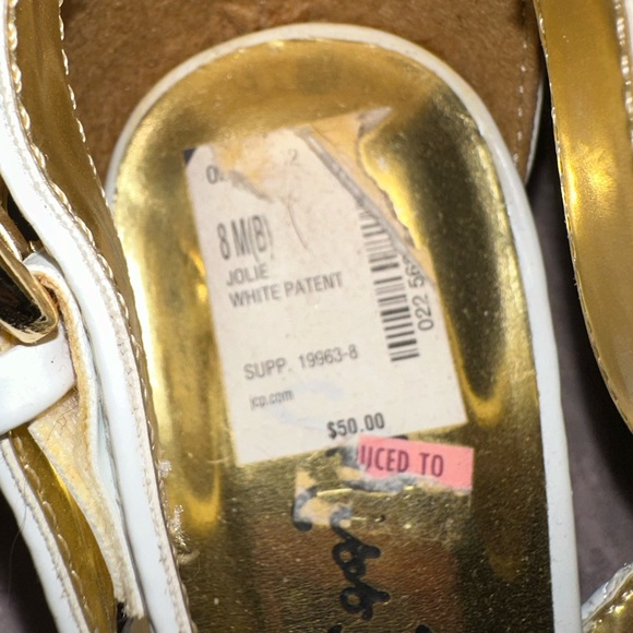 Slightly worn white closed toe heels with open back - Picture 2 of 3